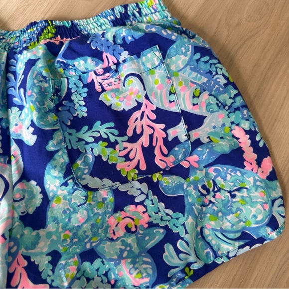 Lilly Pulitzer Luxletic Shorts S Sea Turtle Coral - Picture 4 of 6